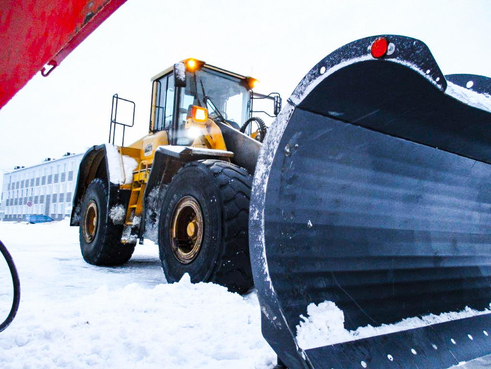 Снежный отвал для фронтального погрузчика Volvo L180F